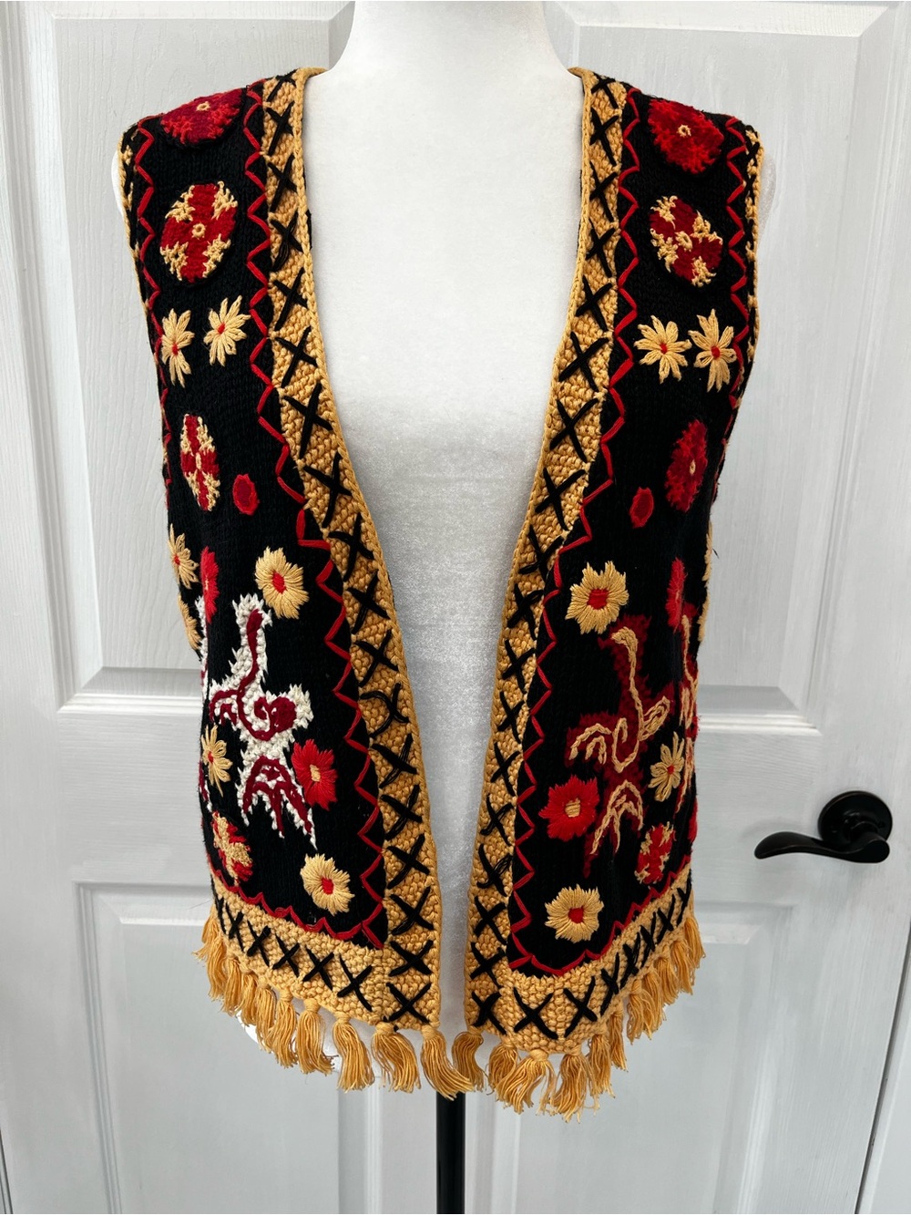 Episcia Handmade Embroidered Black Red Floral Vest Medium 100% Cotton Fringe